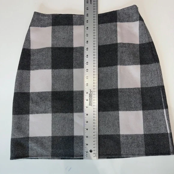 Weekend Max Mara large check-grey/white wool knee-length skirt. NEW w/tags! - Picture 7 of 9